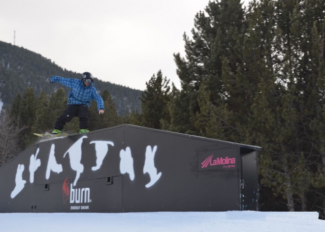 Saltando obstaculo en La Molina.jpg